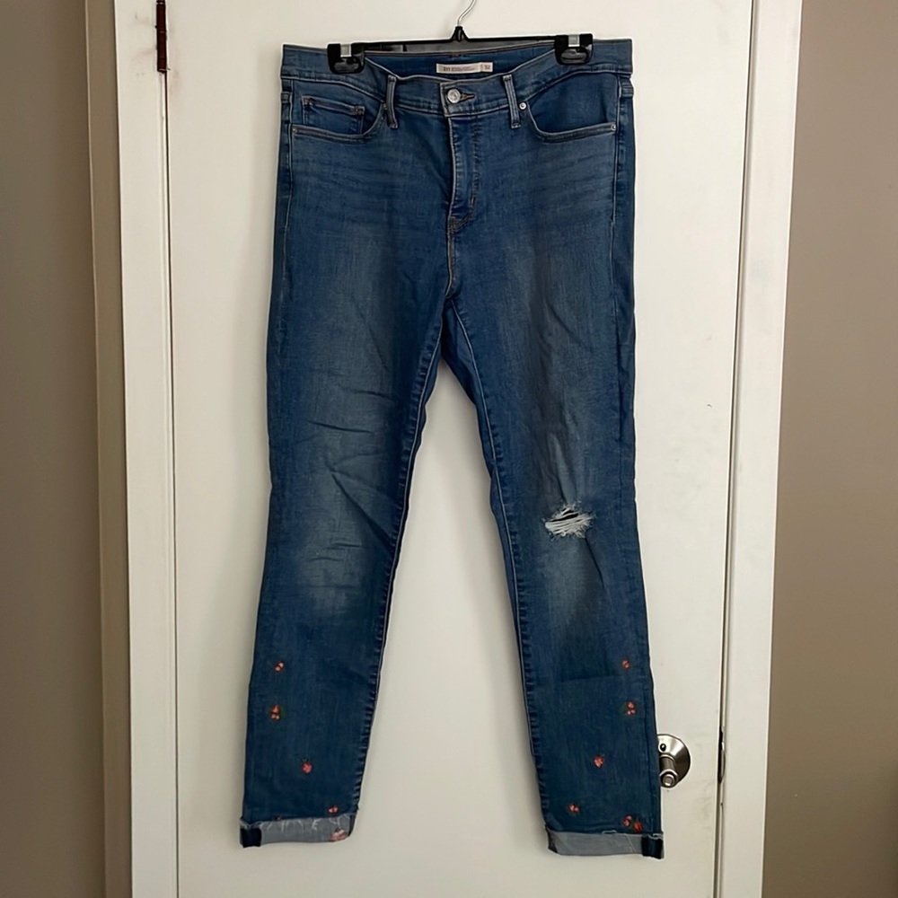 Levi's 311 Shaping Skinny Size 32 with Flower Embroidery